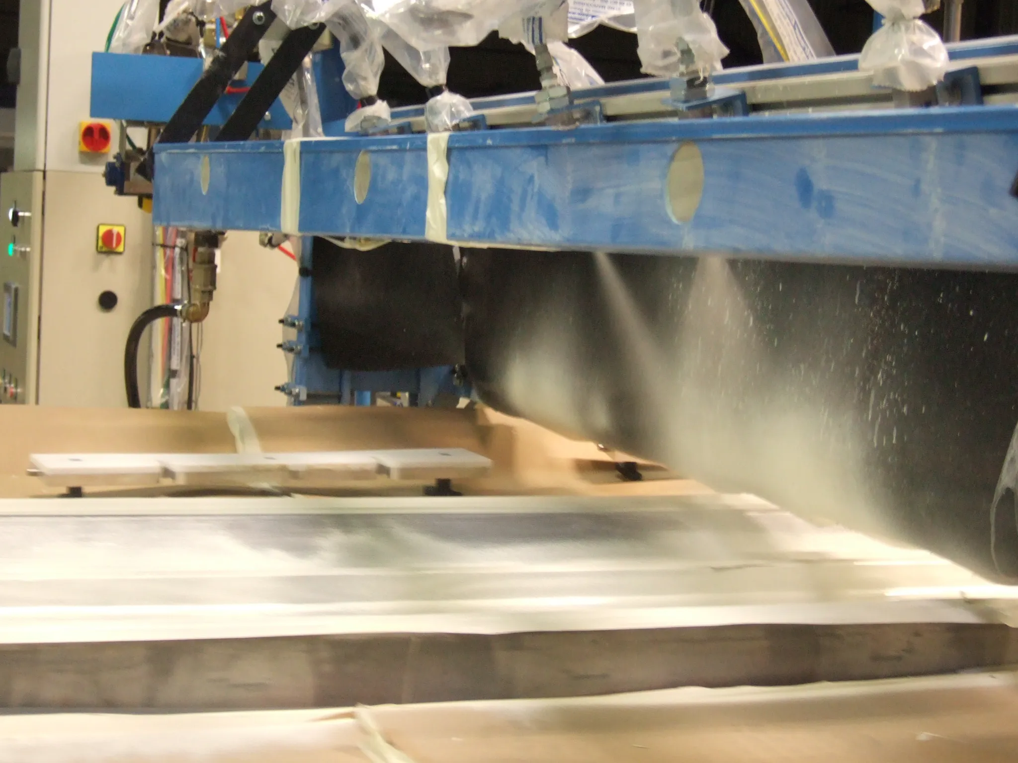 Gel coat sur chaîne de production semi-automatique