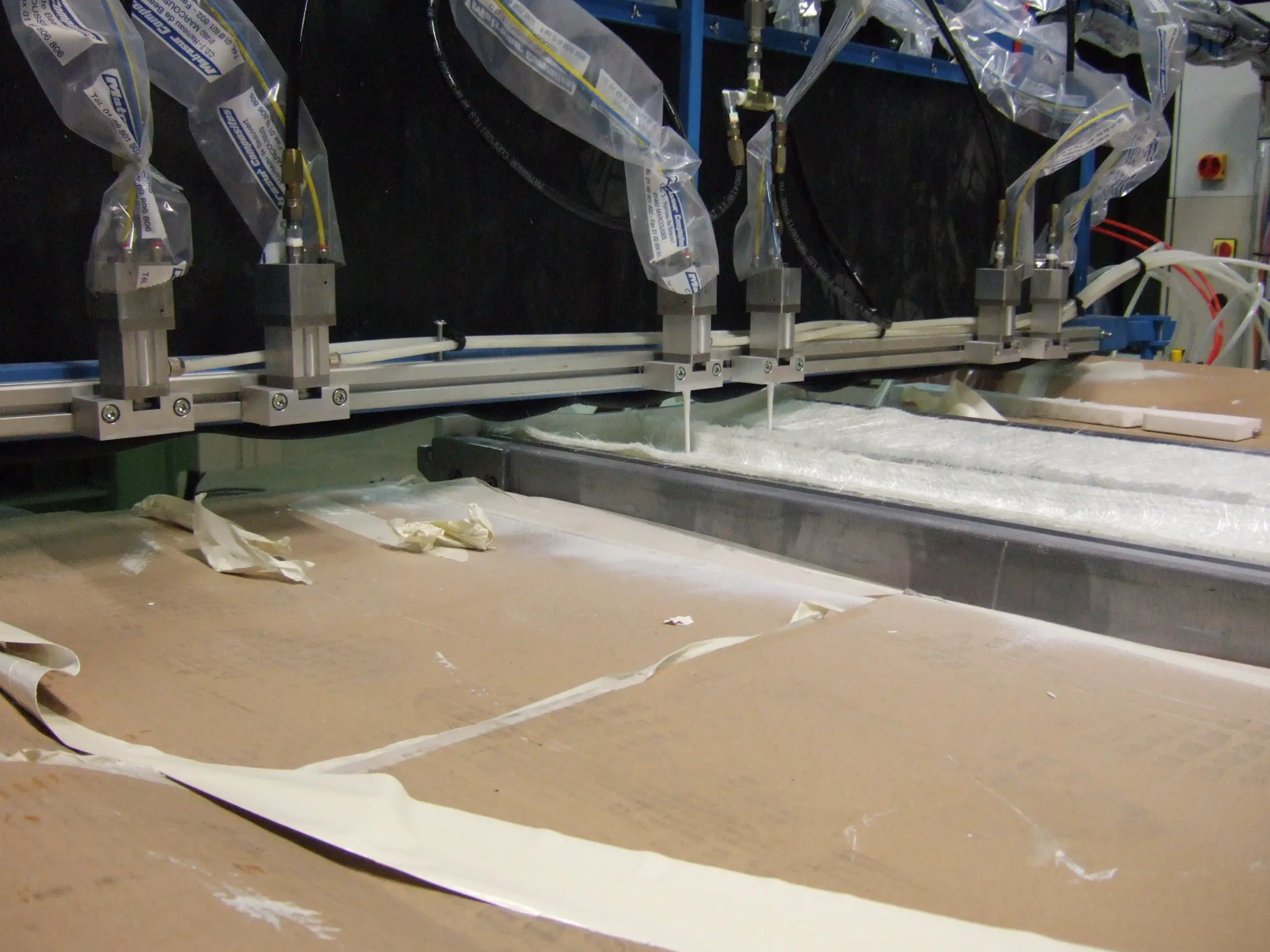 Résine de coulée sur chaîne de production semi-automatique