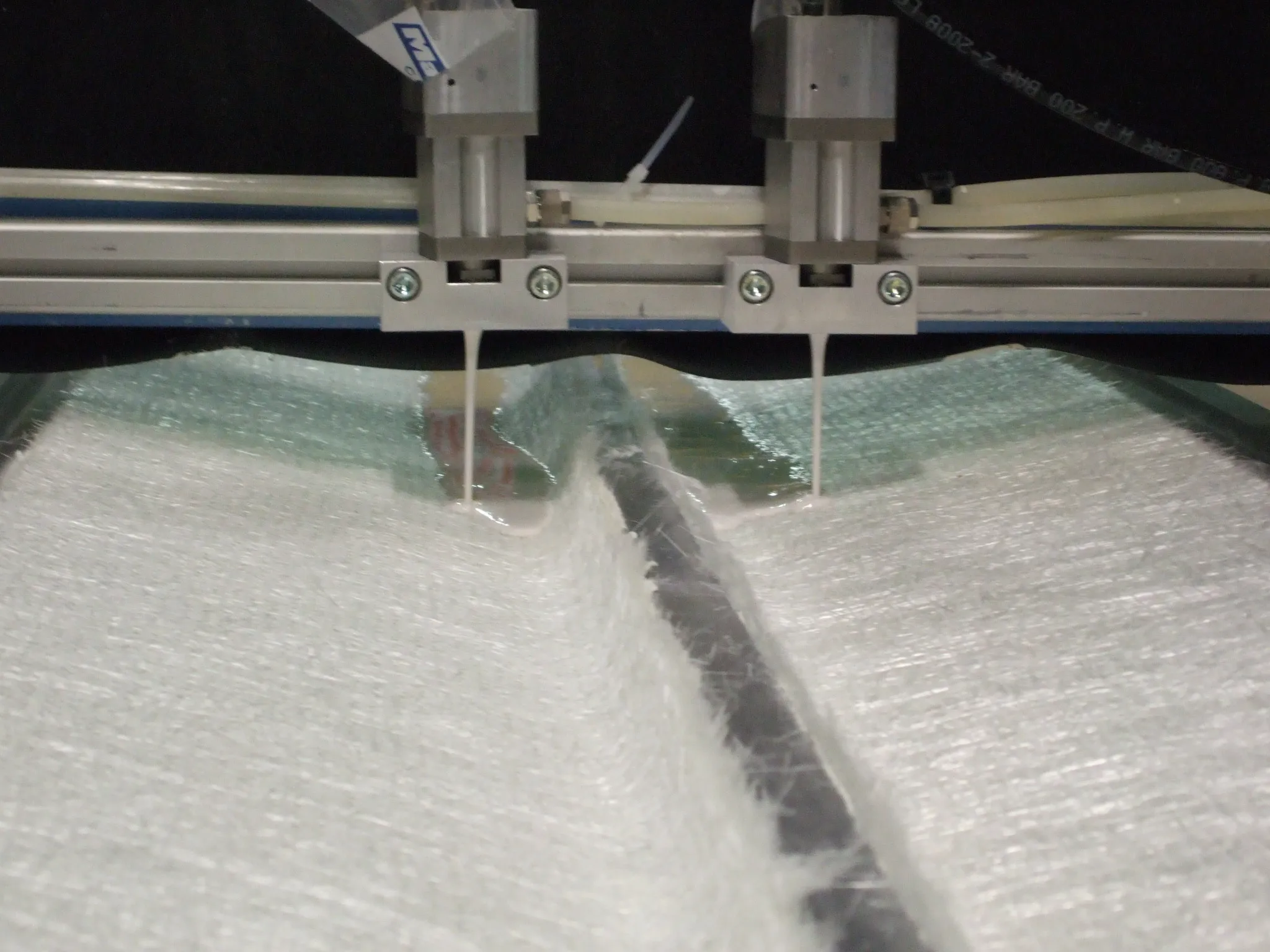 Résine de coulée sur chaîne de production semi-automatique