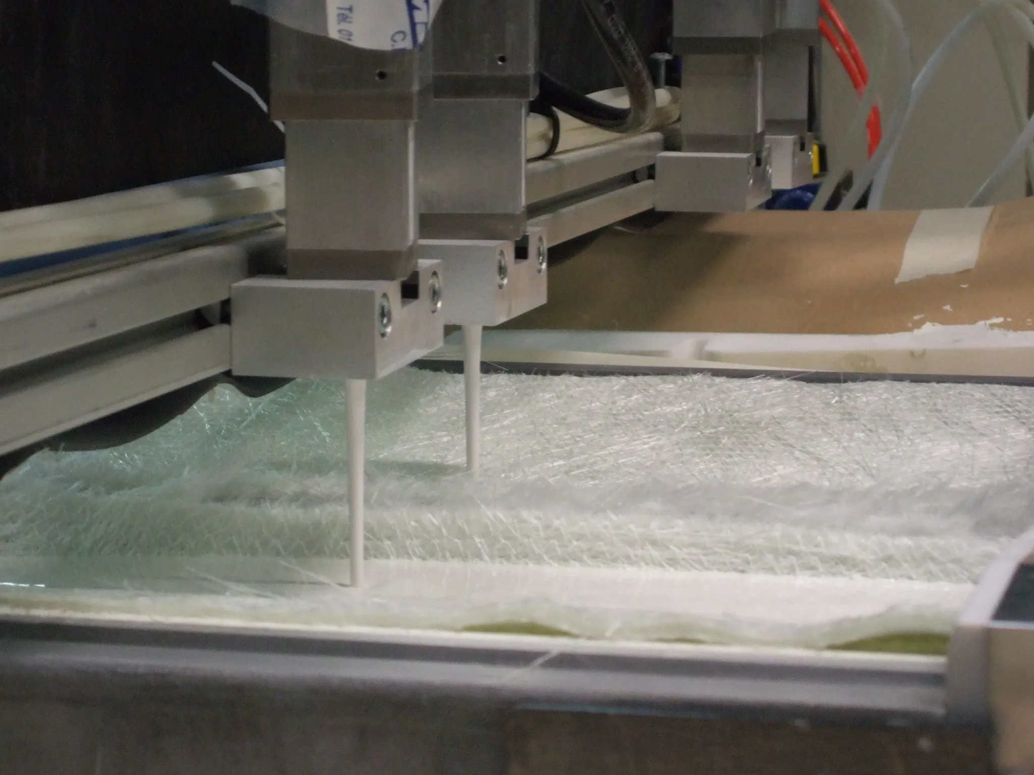 Résine de coulée sur chaîne de production semi-automatique