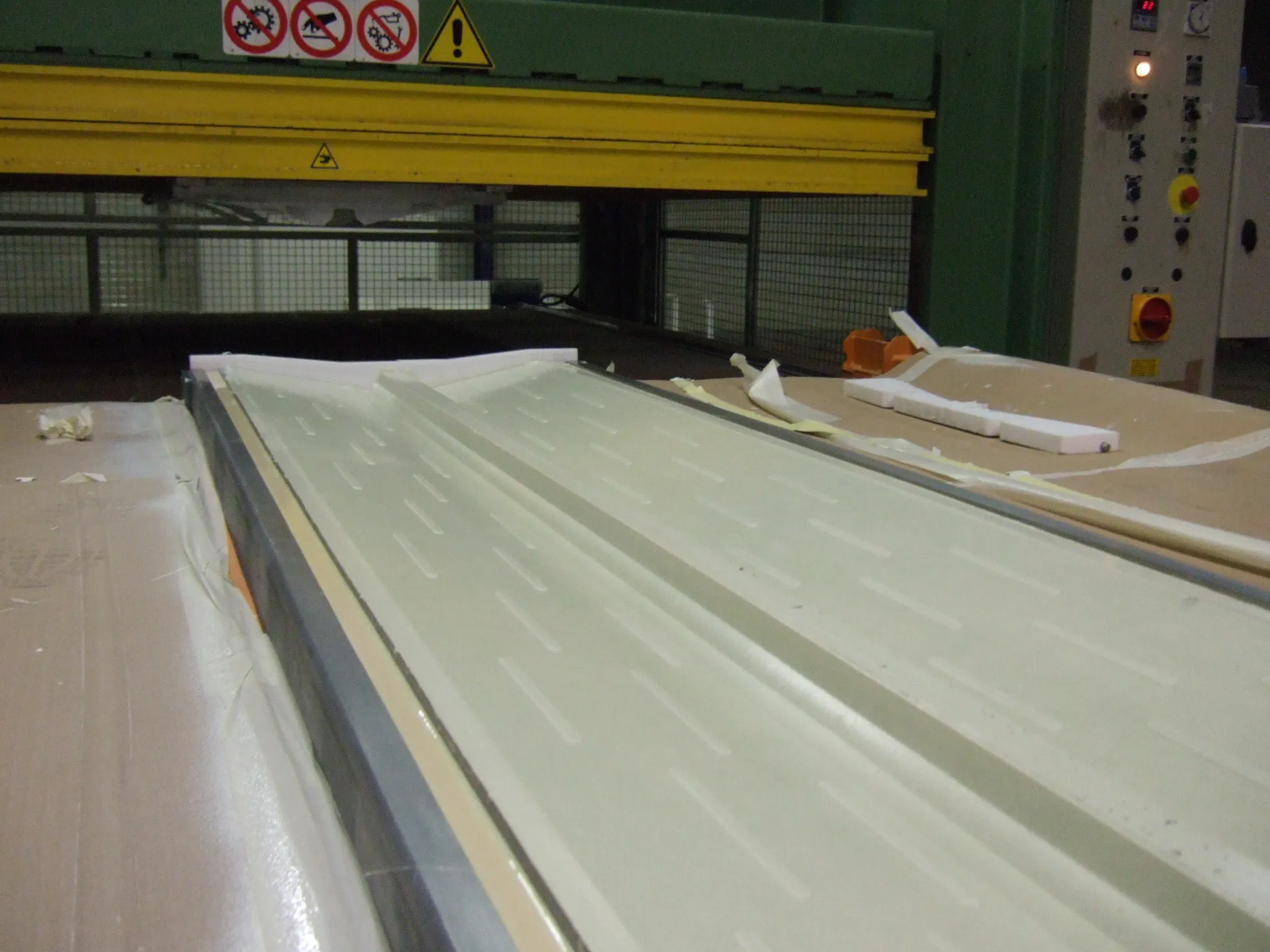 Pièce avant finition sur chaîne de production semi-automatique