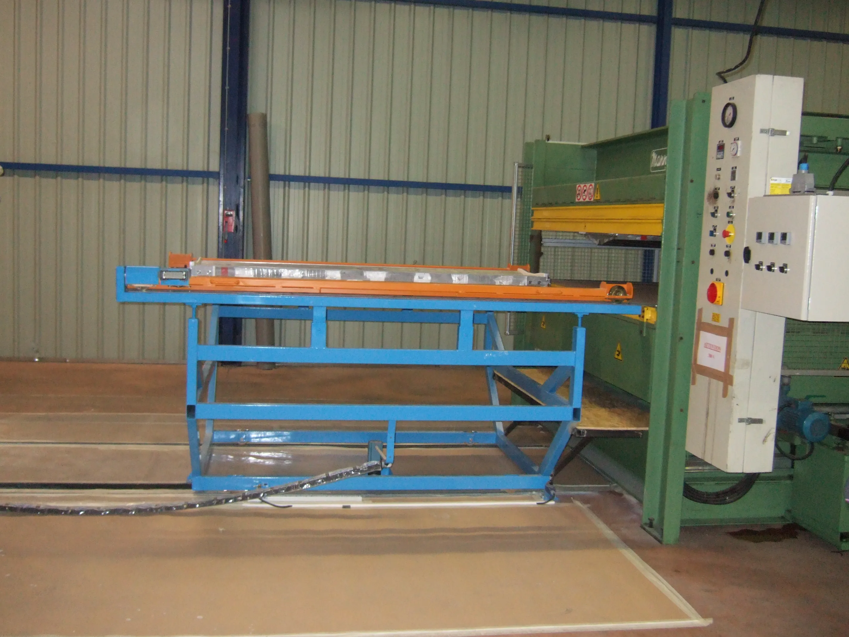 Chaîne de production semi-automatique V1